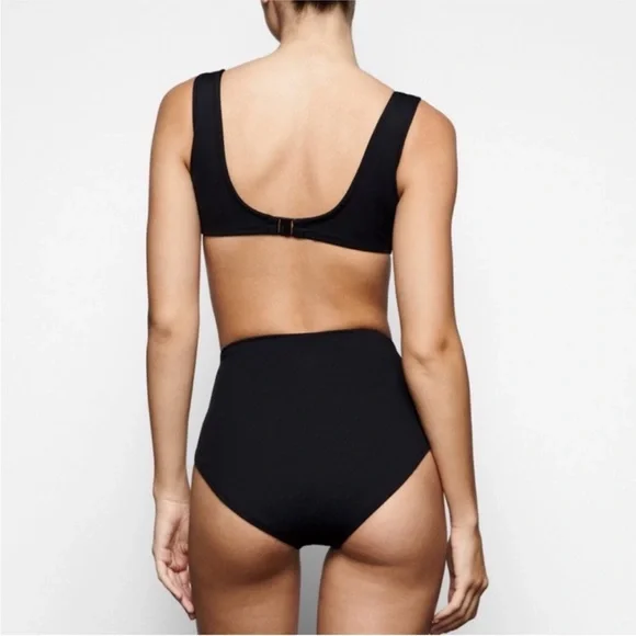 SKIMS Shaping Swim Unlined Underwire Bikini Top in Onyx size Small - Picture 11 of 15